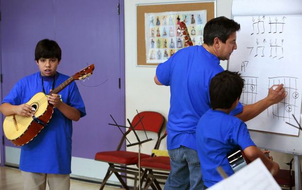 behinD mariachis there's a mentor